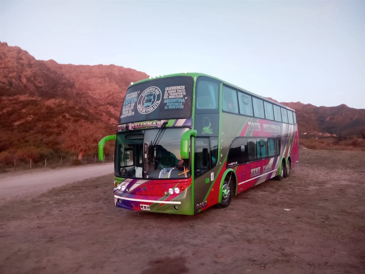 Unidad de Opción Viajes en un traslado por el norte argentino